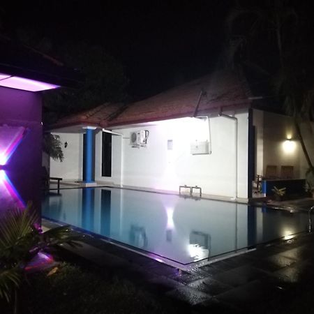 Blue Bell Hotel Негомбо Екстериор снимка